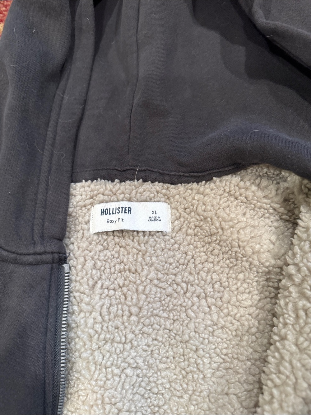 Hollister dark grey men’s Hoodie Jacket with Cream Sherpa Lining. Size XL